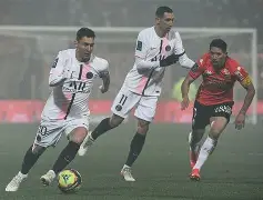 洛里昂客场表现惨淡，困境波动无法稳定