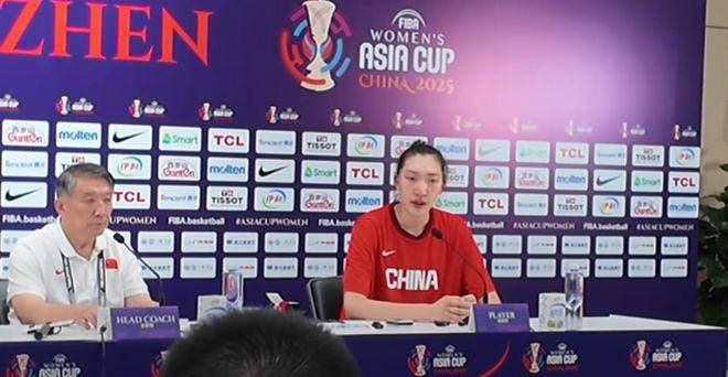 包含莱万多夫斯基在美国队比赛中出色防守，领先优势明显引发热议！比赛高潮迭起的词条
