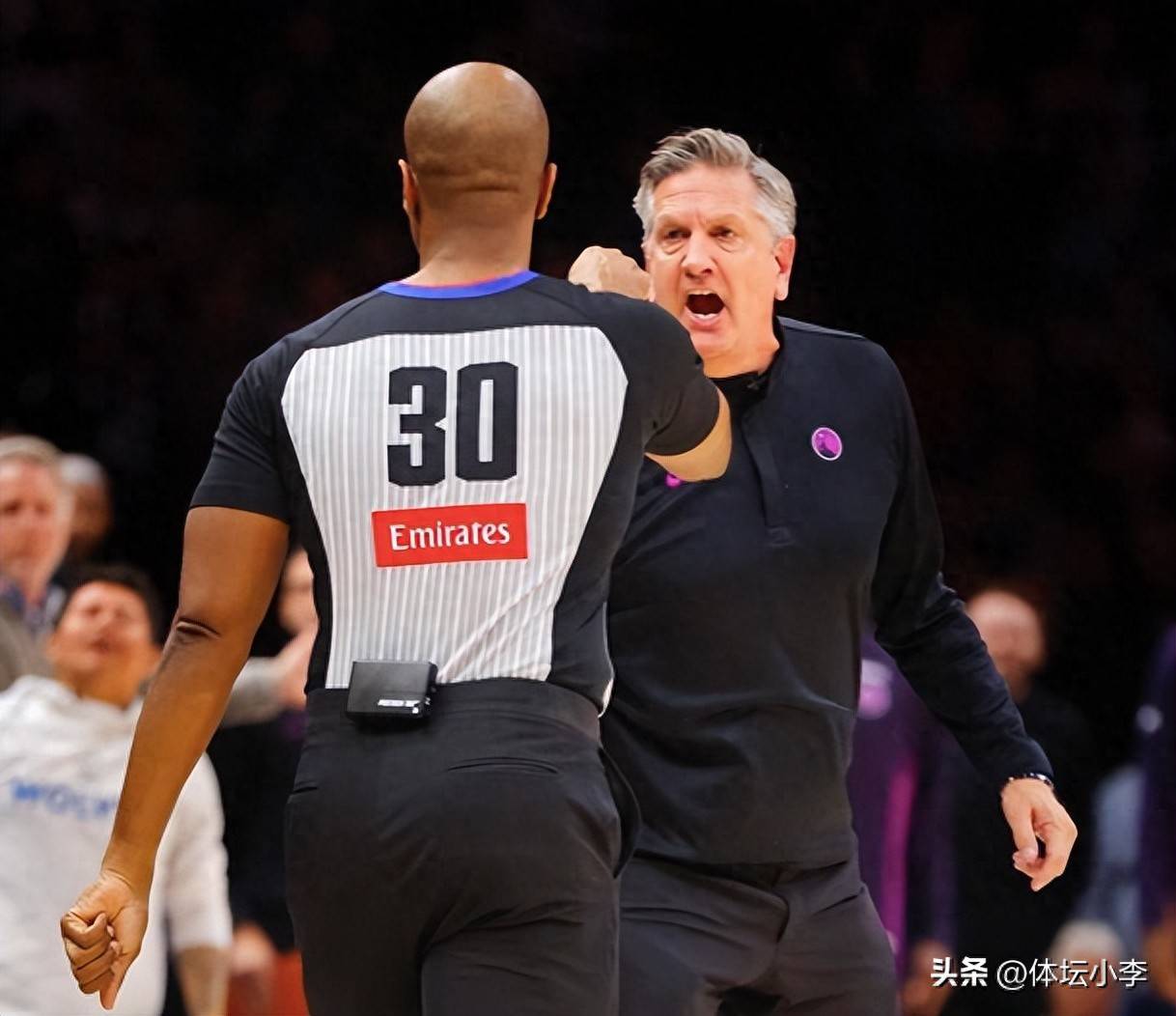 爱德华兹赛点兑现，洛杉矶湖人淘汰洛杉矶快船晋级四强，主帅激动落泪的简单介绍